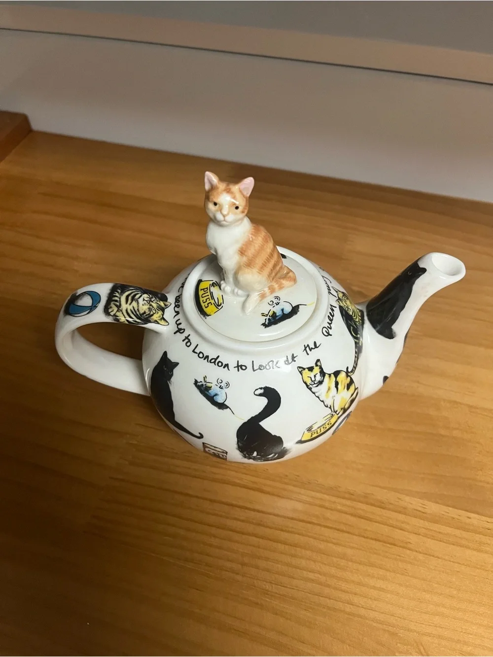 Kit-Tea Cat Porcelain Teapot designed in England by Paul Cardew
